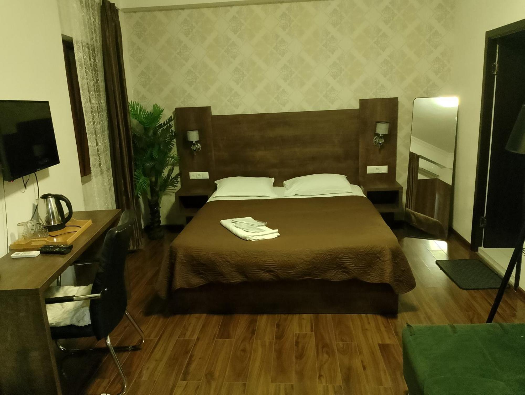 Two Lions Hotel 트빌리시 외부 사진